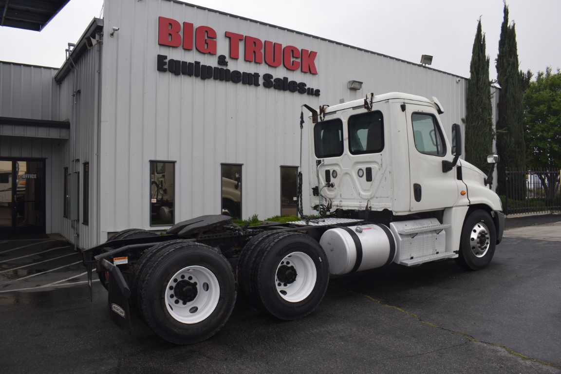 2016 Freightliner Cascadia Day Cab For Sale