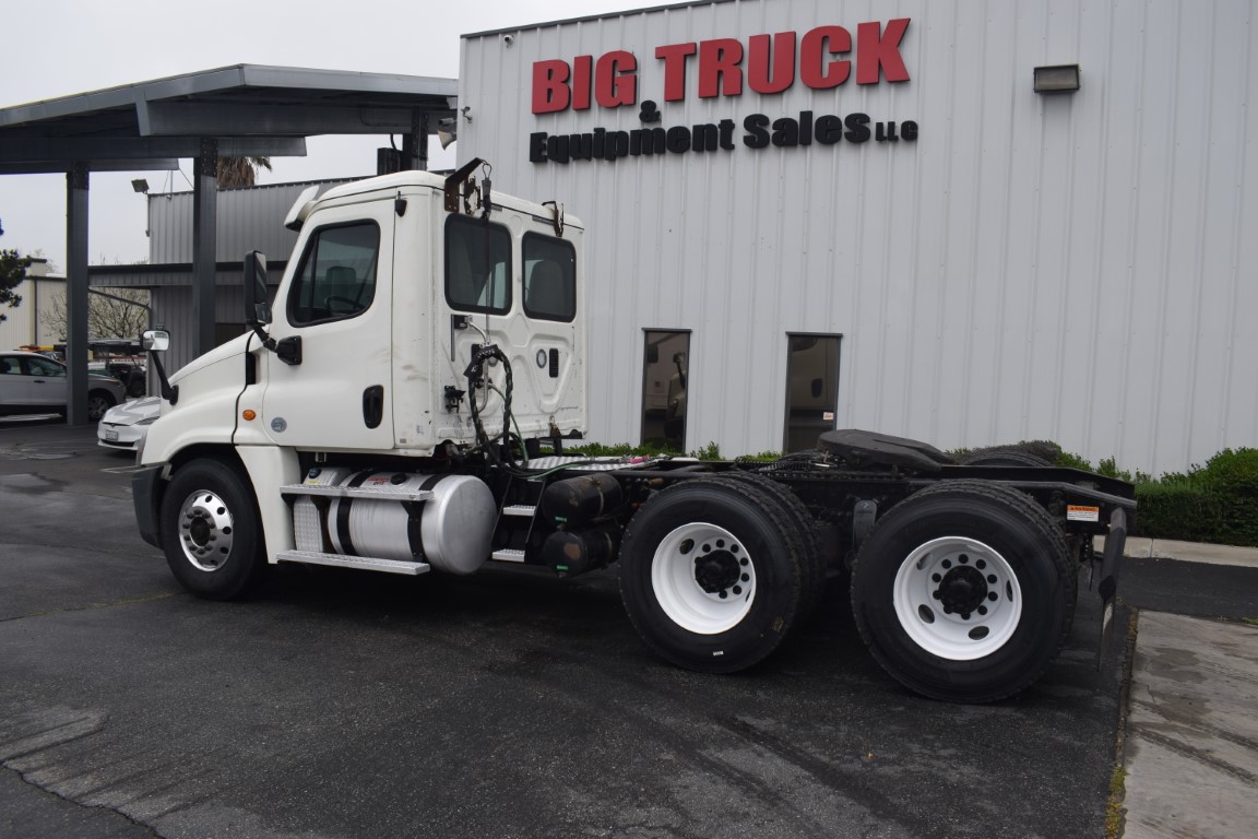 2016 Freightliner Cascadia Day Cab For Sale