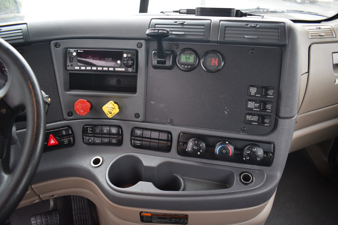 2016 Freightliner Cascadia Day Cab For Sale