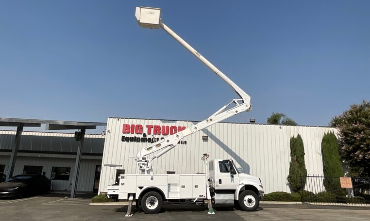 A 2017 Freightliner M2 4x4 Altec AA55-MH 60' Bucket Truck