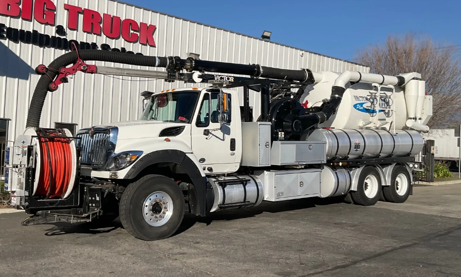 7600 Vactor 2100 Plus Hydro Excavation Vacuum Truck  2016 model 