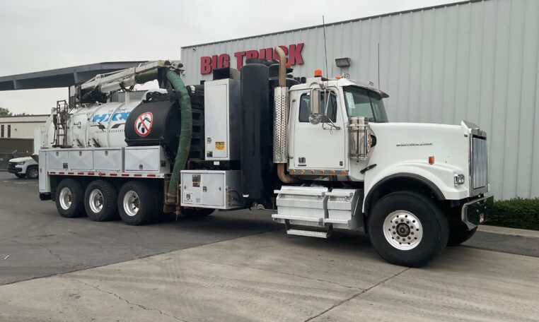 A 2015 Western Star 4900 Vactor HXX Hydro Excavation Truck
