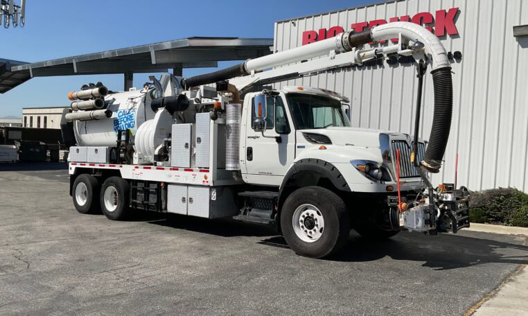 A 2014 International 7600 Vac Con VX311LH Hydro Excavation Truck