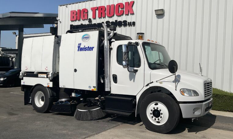 A 2017 Freightliner M2 Schwarze A8 Twister High Dump Vacuum Street Sweeper