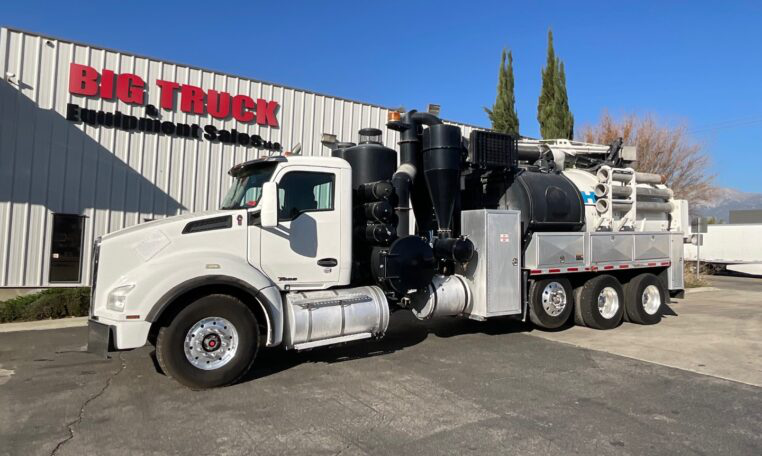A 2016 Kenworth T880 Vactor HXX Hydro Excavation Vacuum Truck