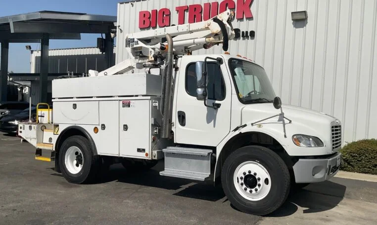 2016 Freightliner M2 Altec AT37G bucket truck