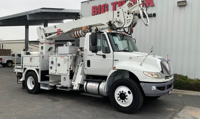 A 2012 International 4300 Terex Commander C4045 Digger Derrickby Big Truck & Equipment Sales