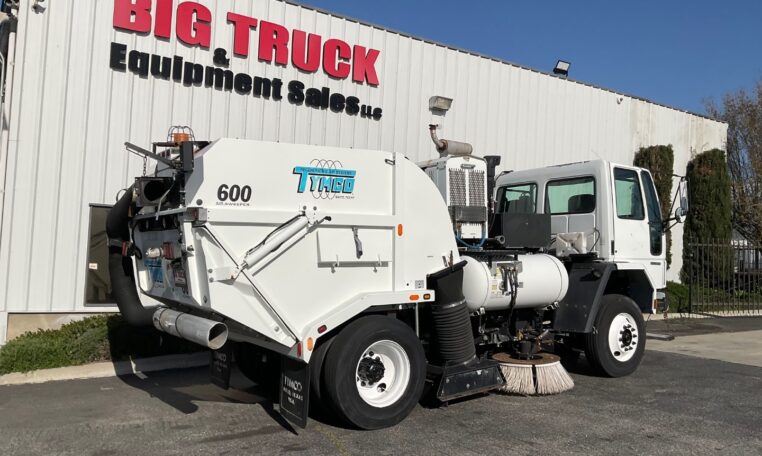 2004 Freightliner FC80 LPG Tymco 600 street sweeper on pavement.