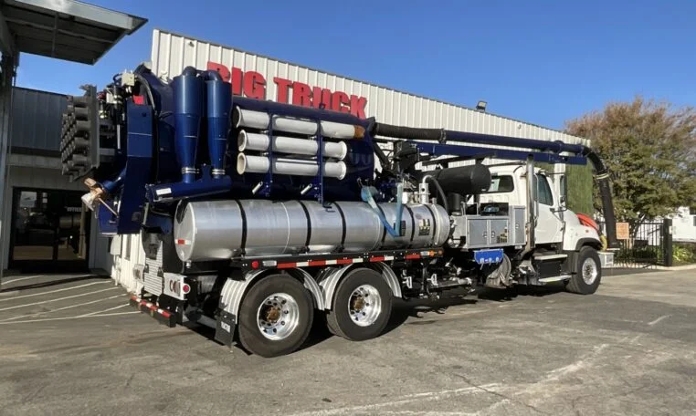 2017 Freightliner 114SD Vactor 2100 Plus Hydro Excavation Vacuum Truck