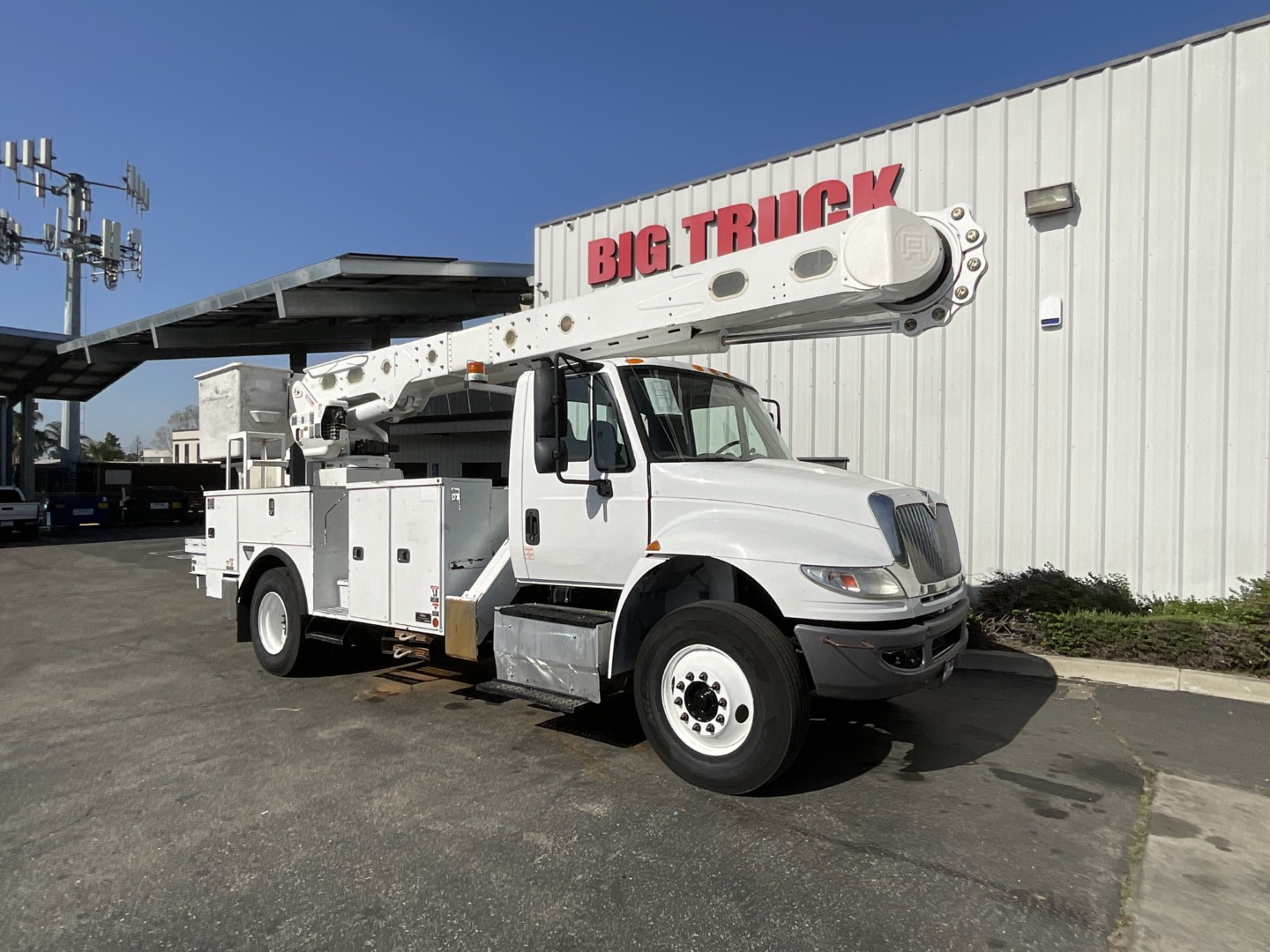 2018 International 4300 Altec AM55-Mh 60' Bucket Truck