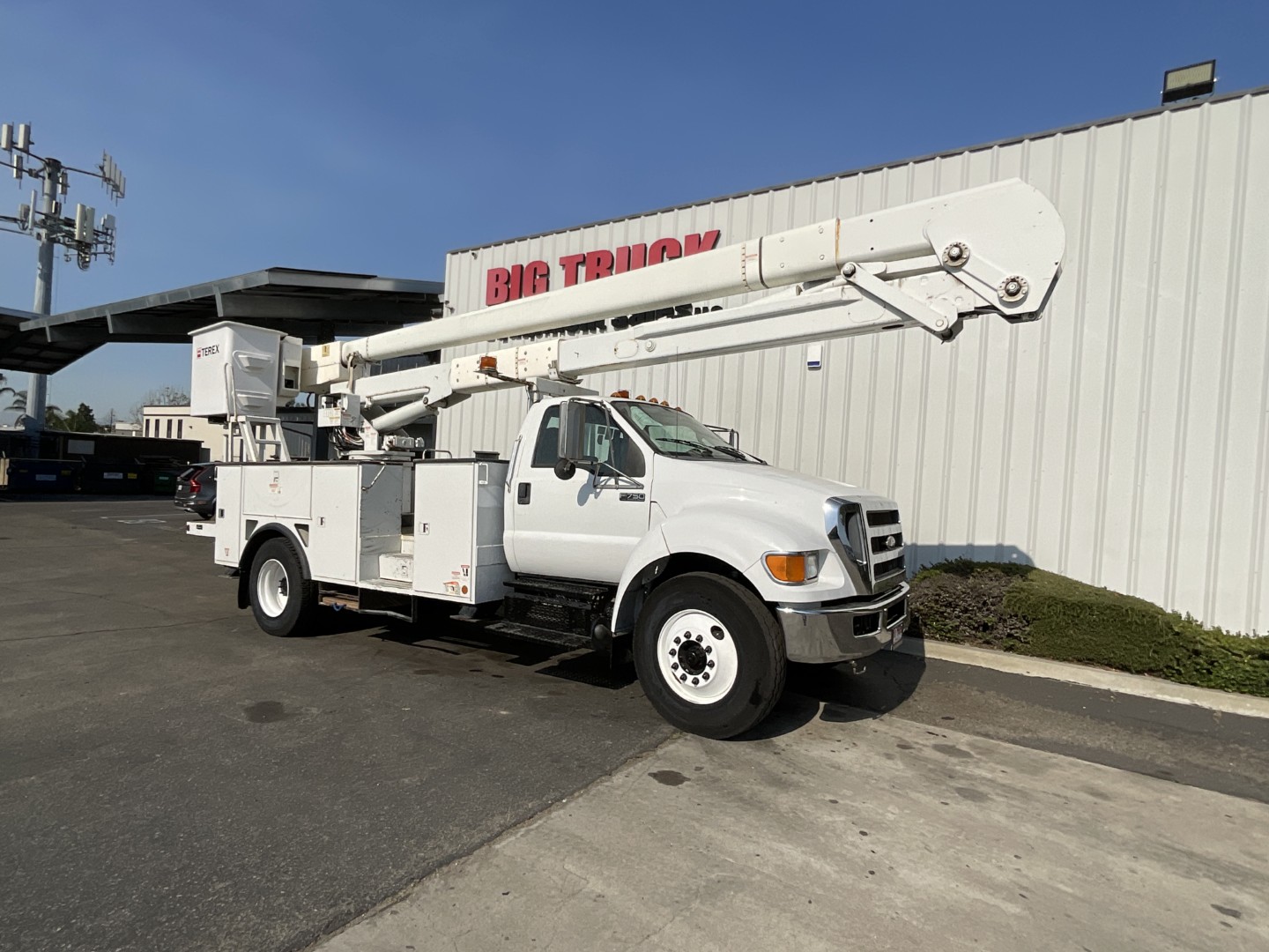 2015 Ford F750 Terex 5TC-55 60' Bucket Truck